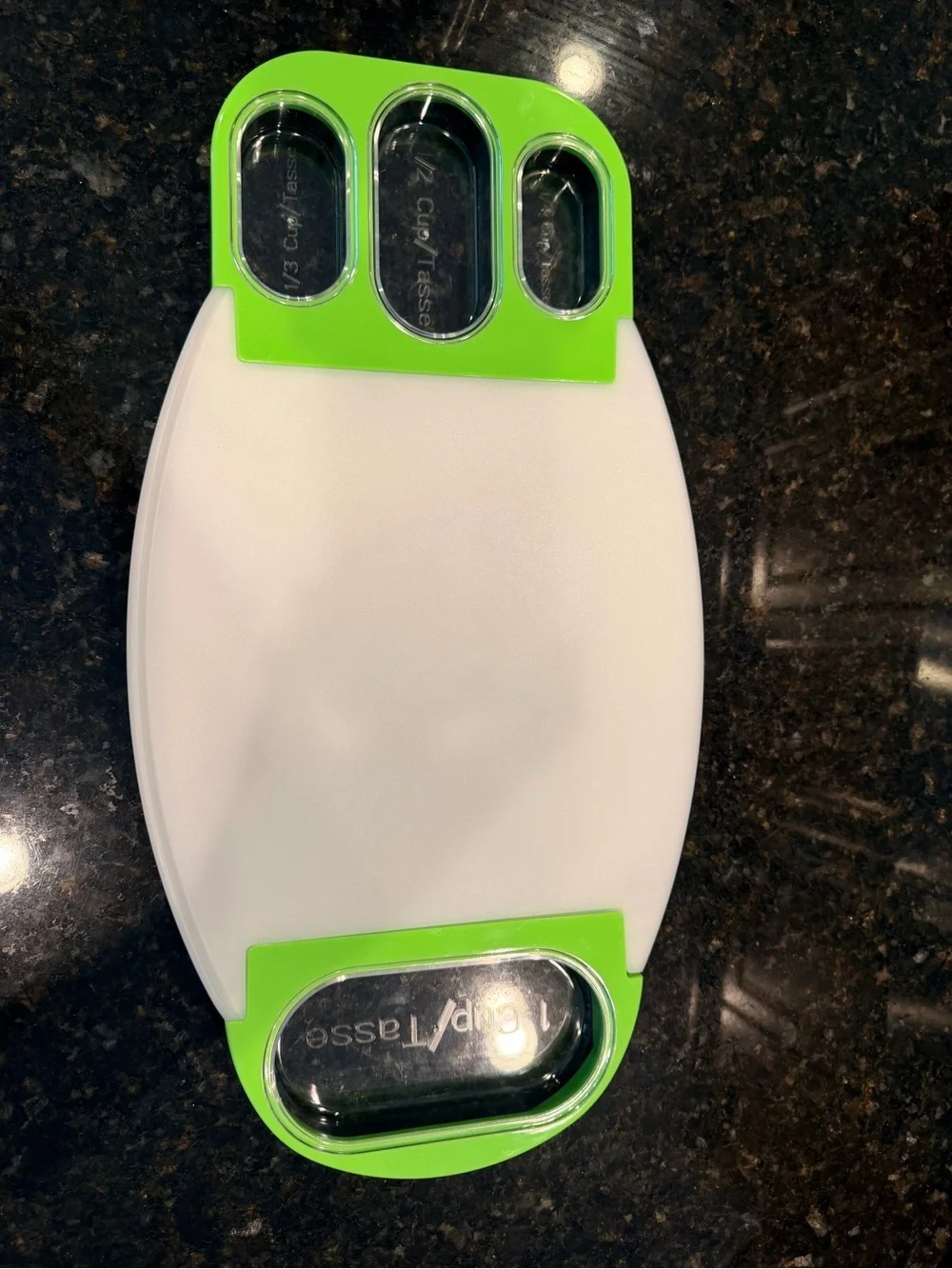 Weight Watchers Take Apart & Store Cutting Board Tray with Measuring Cups- NWOT